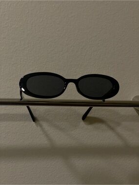 Classic 90s Black Oval Women’s Sunglasses